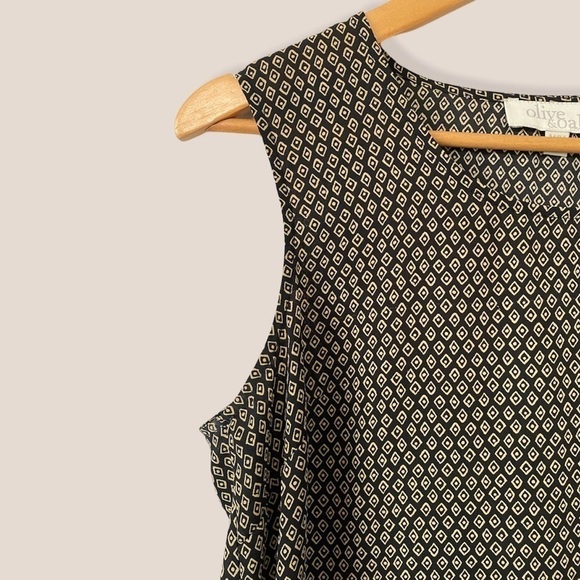 Olive & Oak Sleeveless Patterned Top - Picture 4 of 9